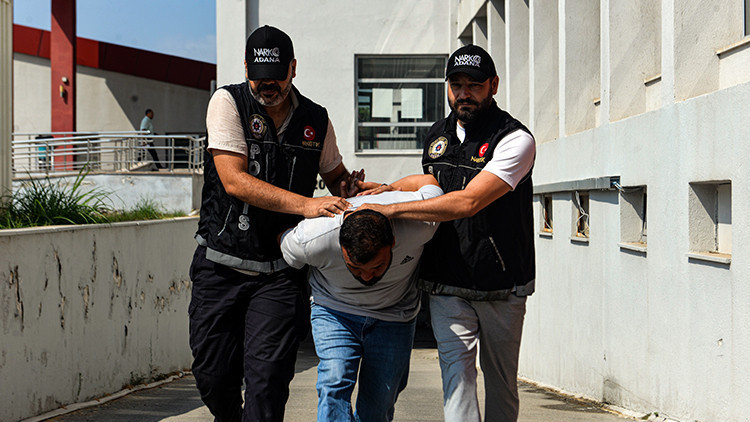 Adana'da Narkotik Operasyonu: Evde 283 Bin Uyuşturucu Hap Ele Geçirildi