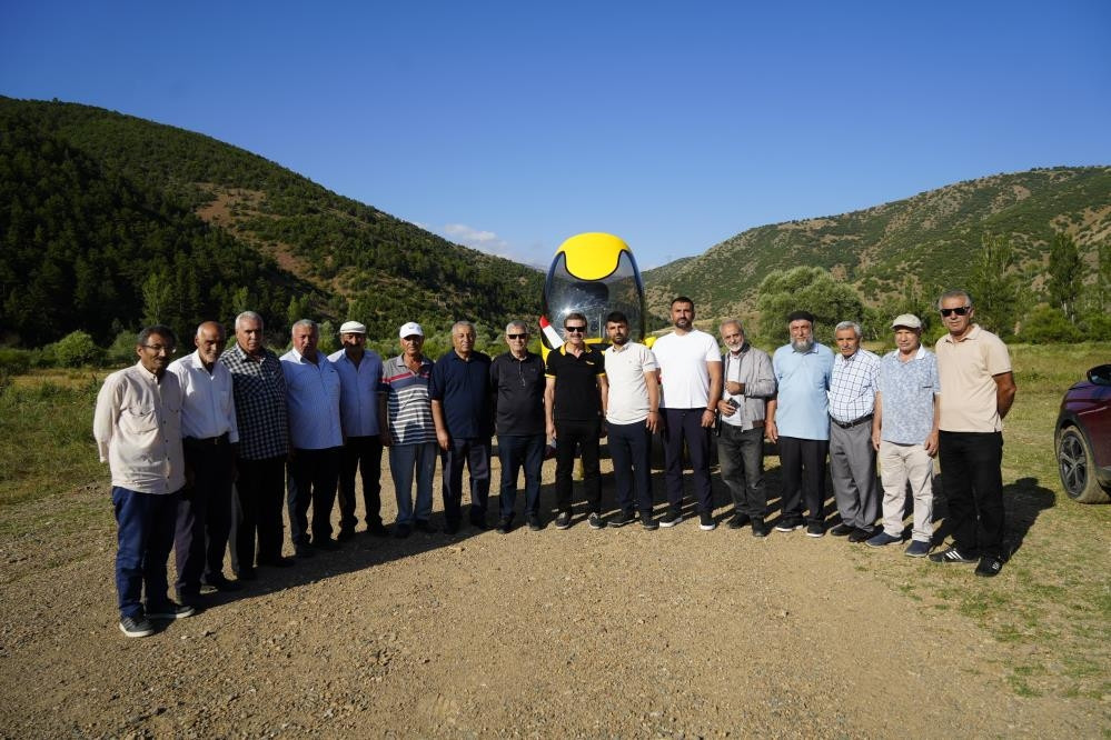 İş insanı Orhan Ünsal yıllar önce annesine verdiği sözü tuttu Bir gün köyüme uçakla geleceğim dedi, geldi