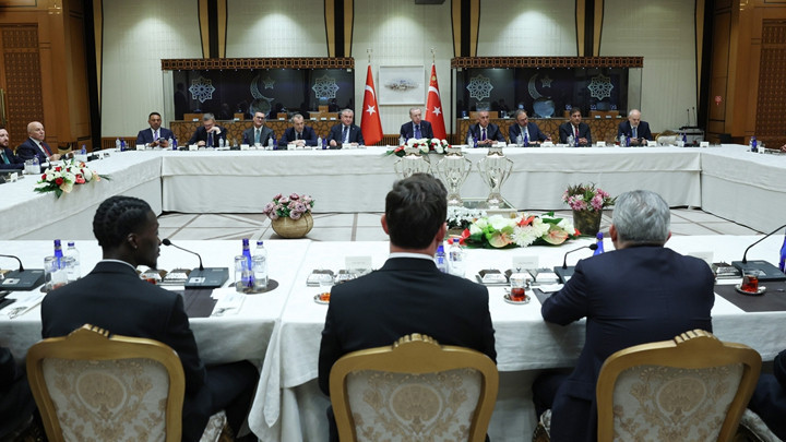 Erdoğan, Süper Lig'e çıkan takımların yönetici teknik heyet ve sporcularını kabul etti