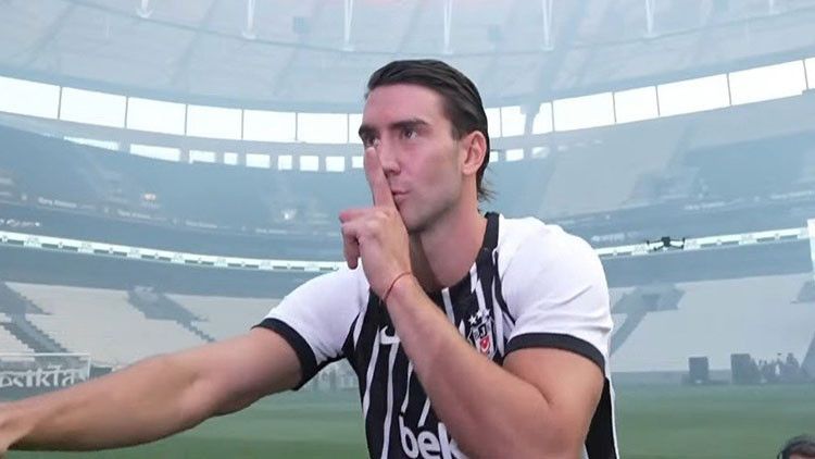 Dusan Vlahovic'ten imza töreninden taraftara şampiyonluk mesajı: 'Hazır mısınız? Başlıyoruz!'