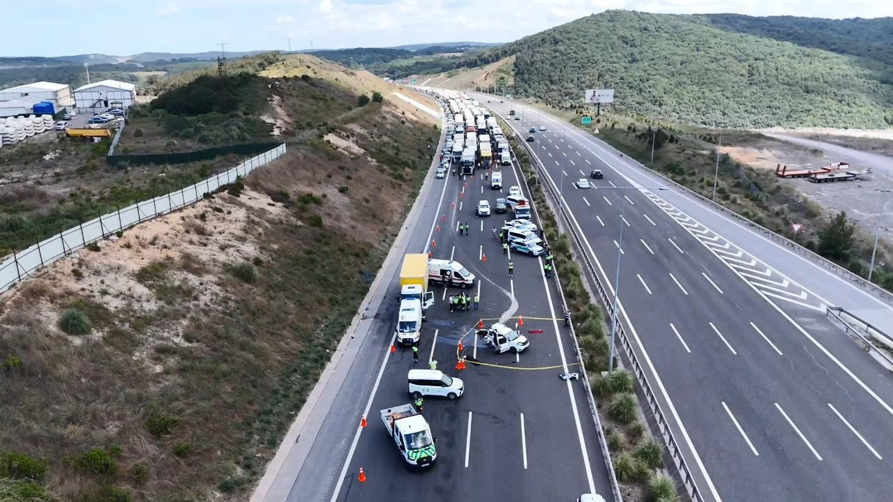 Kuzey Marmara Otoyolu Uskumruköyde kaza; 1i çocuk 3 ölü 5 yaralı