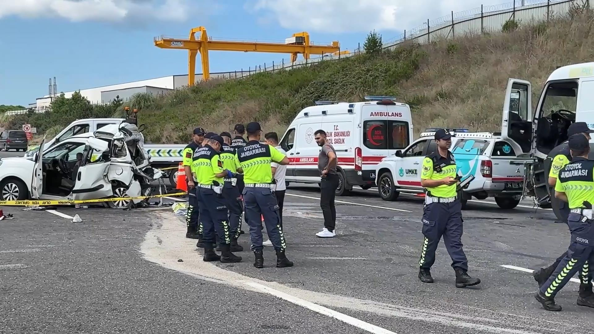 Kuzey Marmara Otoyolu Uskumruköyde kaza; 1i çocuk 3 ölü 5 yaralı