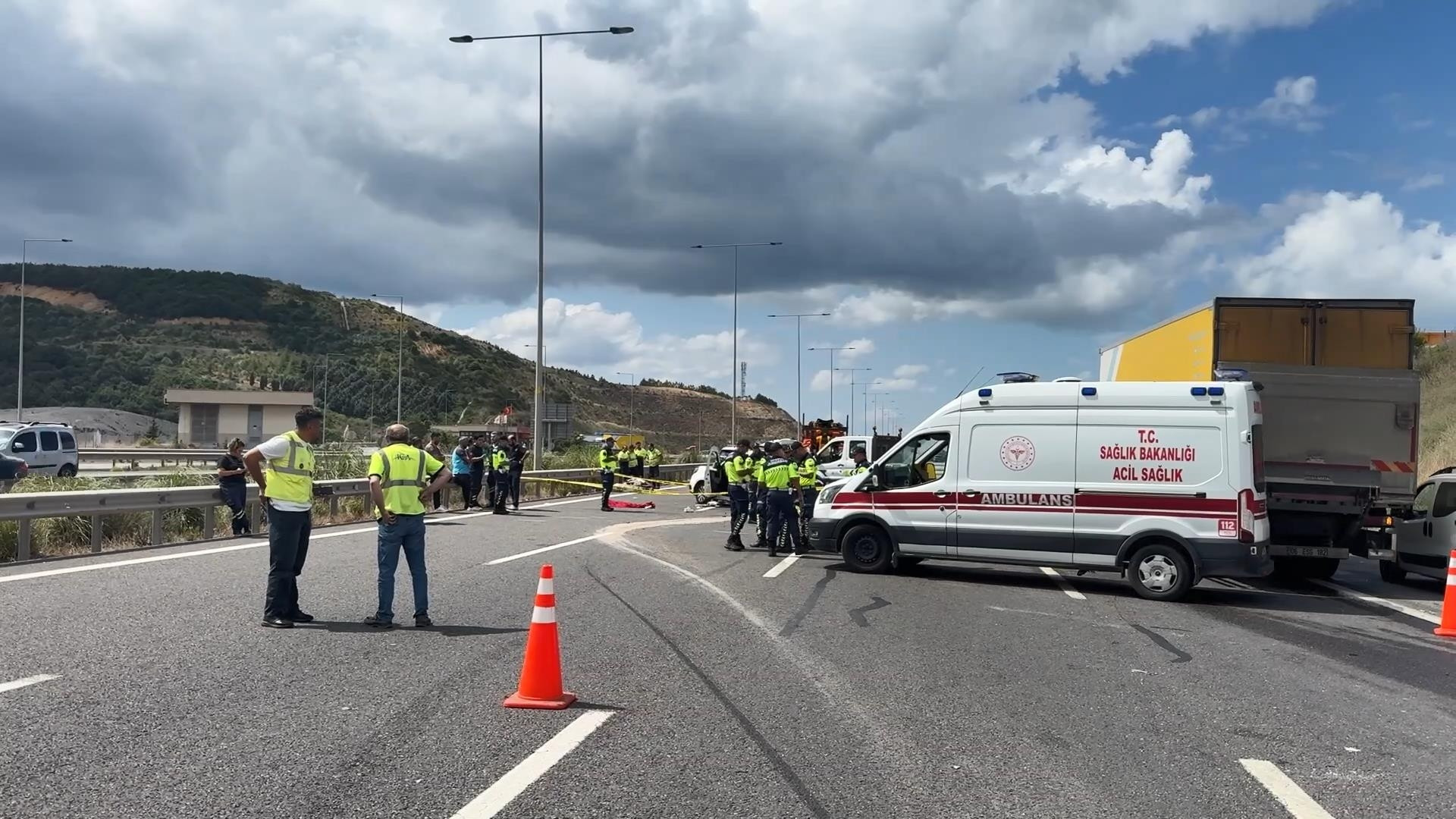 Kuzey Marmara Otoyolu Uskumruköyde kaza; 1i çocuk 3 ölü 5 yaralı
