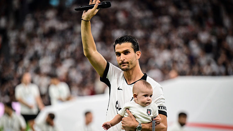 Necip Uysal'dan Beşiktaş taraftarına duygusal veda!