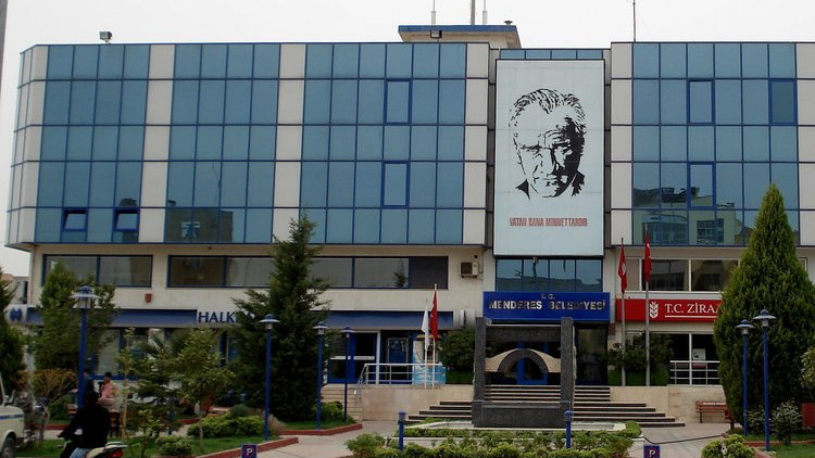 Menderes Belediyesi'ndeki seçimi AK Parti kazandı