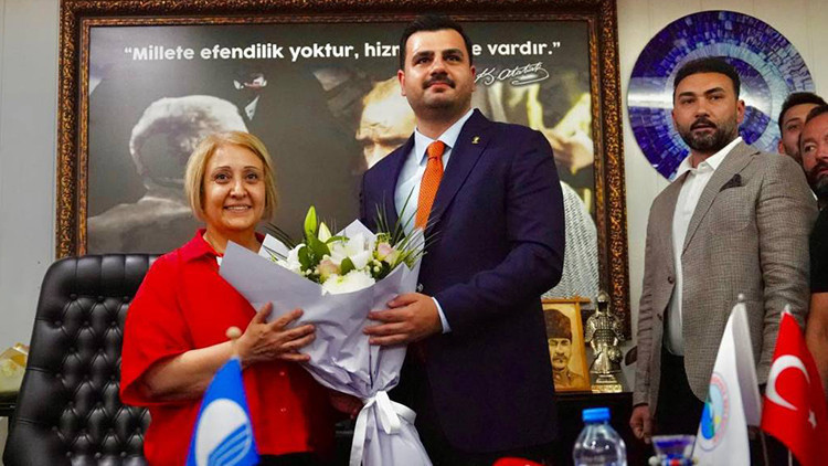 Eyyüp Kadir İnan'dan 'İlkay Çiçek' açıklaması: 1,5 yıl boyunca AK Parti’ye geçmek istedi