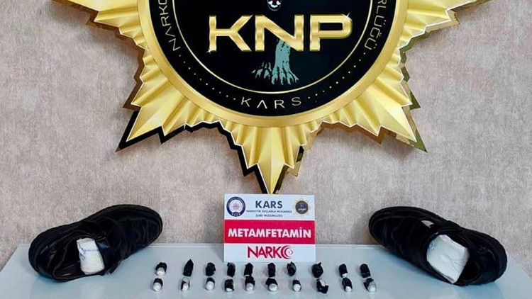 Ayakkabı tabanına gizlemişti: Kars’ta durdurulan otobüste metamfetamin ele geçirildi