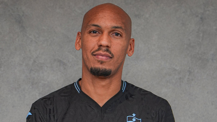 Trabzonspor, Fabinho transferinin detaylarını açıkladı! Trabzonspor, 32 yaşındaki Brezilyalı futbolcu Fabinho ile 2 yıllık anlaşma sağlandığını açıkladı. Trabzonspor, Brezilyalı orta saha oyuncusu Fabinho'nun transferini KAP'a bildirdi. Bordo-mavililer, Fabinho ile 2 yıllık sözleşme imzalandığını duyurdu. Trabzonspor, Brezilyalı futbolcuya her bir sezon için 2.6 milyon euro garanti ücret ve 1.4 milyon euro imza ücreti ödeneceği belirtildi. İşte Trabzonspor'un açıklaması; Trabzonspor, Fabinho transferinin detaylarını açıkladı!