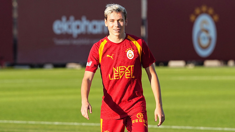 Galatasaray'da Batrakov sahaya indi!