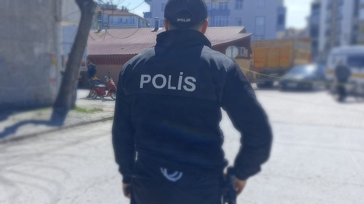 Gaziosmanpaşa'da sıcak saatler! Eski eşini vurdu, iş yerine girip başına silah dayadı