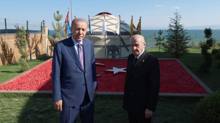 Cumhurbaşkanı Erdoğan Ahlat’ta MHP lideri Bahçeli ile görüştü