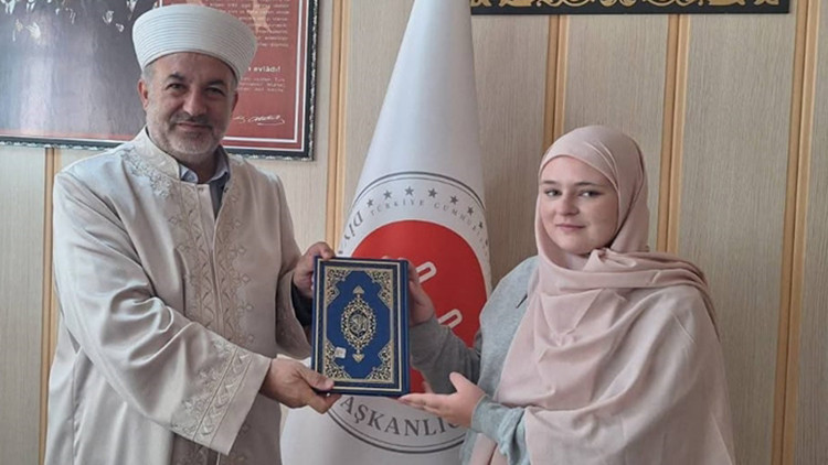 Fransız kadın, Afyonkarahisar'da Müslüman olup ismini değiştirdi