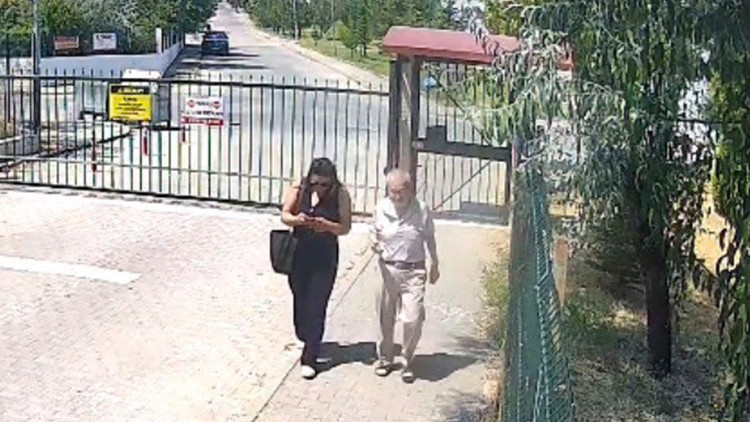 8 yaşındaki çocuk, tek bir sözüyle dolandırıcıyı apar topar kaçırdı