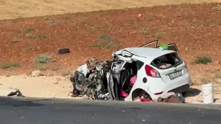 Gaziantep'te otomobil ile hafif ticari araç kafa kafaya çarpıştı: 2 ölü, 4 yaralı
