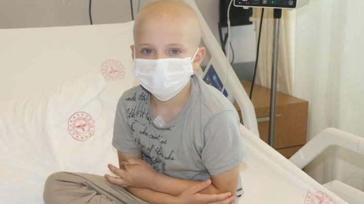 Minik Harun'dan Büyük Zafer: 20 Santimetrelik Kanseri Yendi