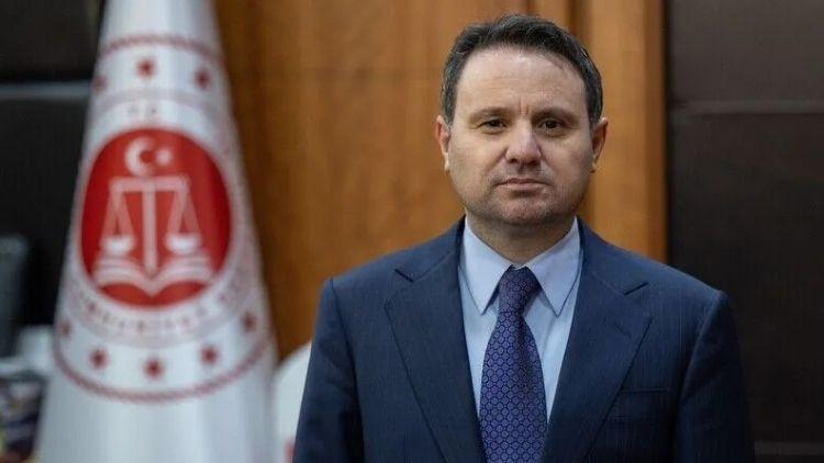 Mahkemeler siyaset arenası değil