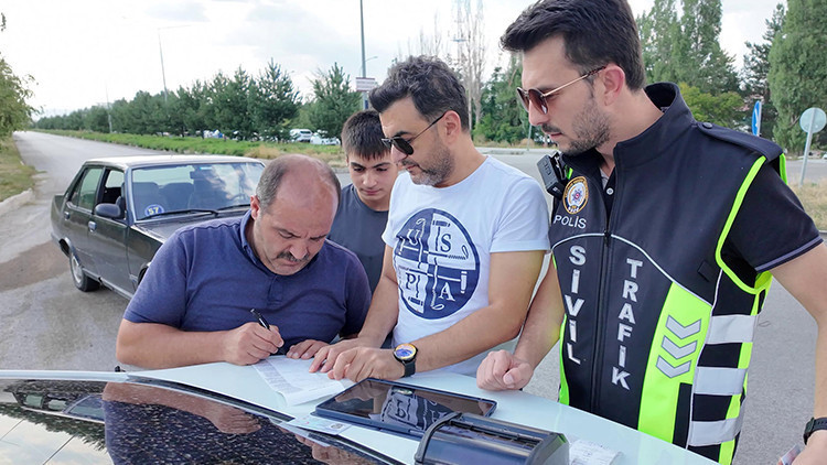 Uygulama üzerinden çağırıp yakalattı, kendisi de ceza yedi: 'Devletimize kurban olsun'