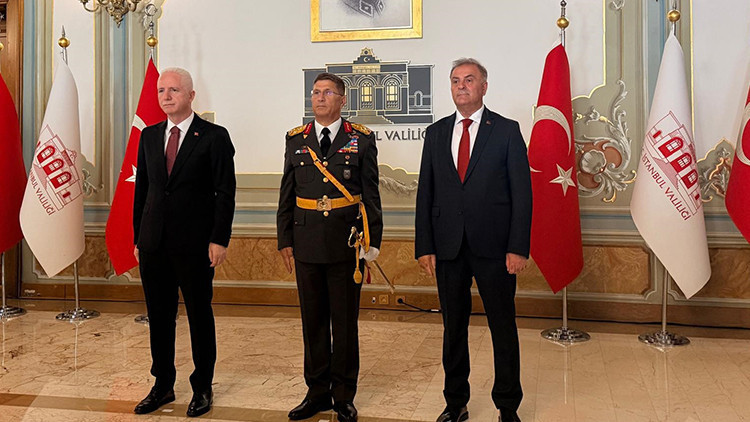 İstanbul Valiliği'nde 30 Ağustos töreni: Vali Gül, Orgeneral Ersay ve Başkan Vekili Aslan tebrikleri kabul etti