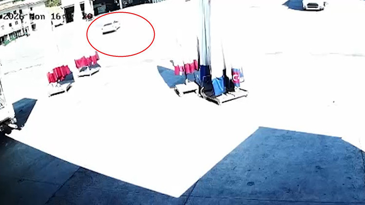 Amasya'da El Freni Unutulan Otomobilin Tehlikeli Yolculuğu Kamerada
