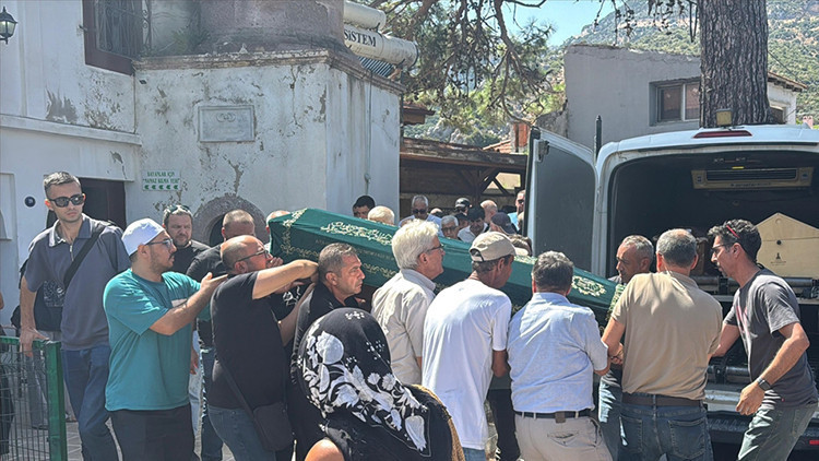 İETT kazasında hayatını kaybeden kadın toprağa verildi