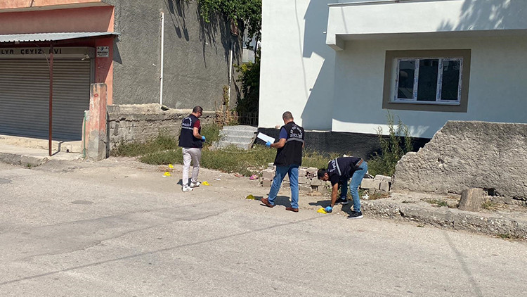 Adana'da Kan Donduran Olay: Boşanma Aşamasındaki Eşini ve Baldızını Vurdu