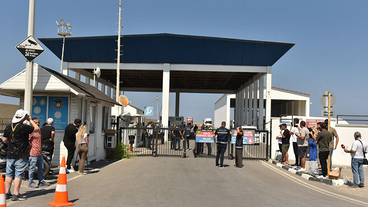 KKTCde yolcu teknesi alabora oldu: Çok sayıda kişi hayatını kaybetti
