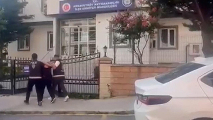Arnavutköy'de iş yerine silahlı saldırı düzenleyen 2 şüpheli kameradan yakalandı: 1 tutuklama