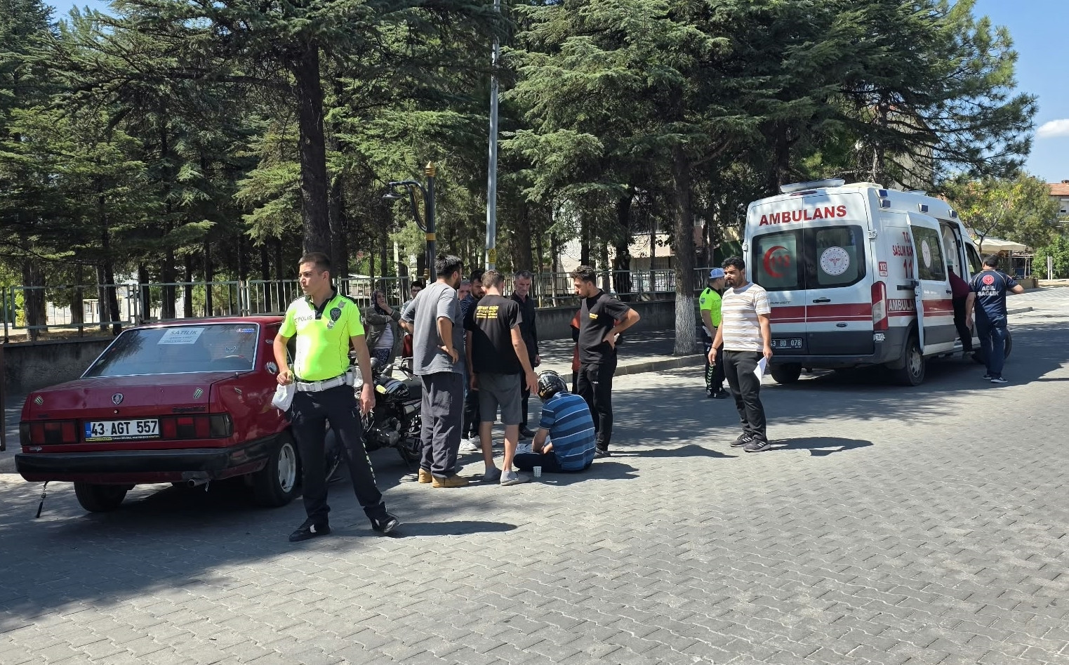 Kütahya Haberleri - Gediz'de otomobilin çarptığı motosiklet sürücüsü yaralandı - Yerel Haberler