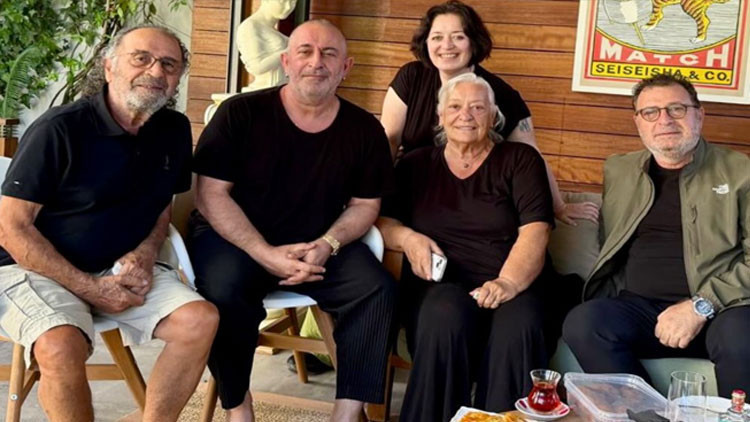 Kalp krizi geçirmişti... Cem Yılmaz'dan ailesiyle ilk paylaşım