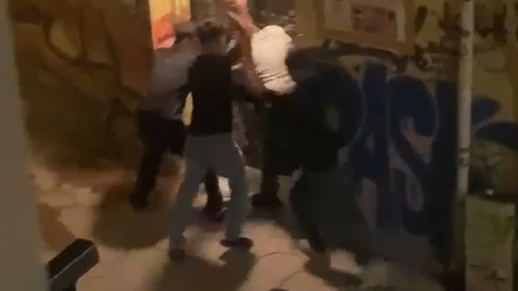 Beyoğlu'nda sokakta darbedip gasbettiler: 21 suç kaydı bulunan 4 çocuk tutuklandı