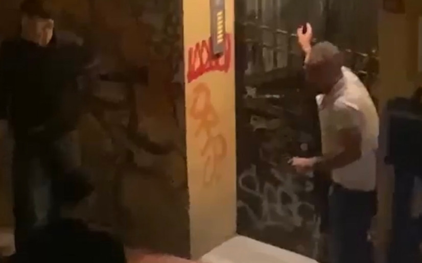 Beyoğlu’nda sokakta darbettikleri kişiyi gasbeden 4 çocuk tutuklandı