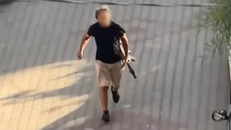 Pompalı tüfekle kapıya dayanıp dehşet saçtı: Çık dışarı, sana sıkacağım