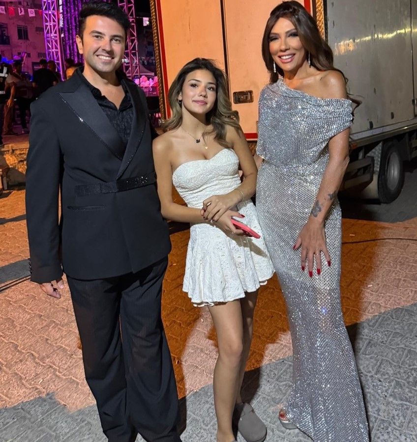 Konser sonrası aile pozu