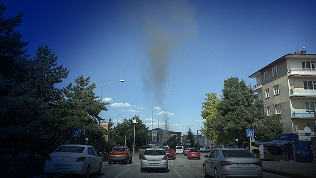 Erzurum'da rüzgarın etkisiyle hortum oluştu: O anlar kamerada