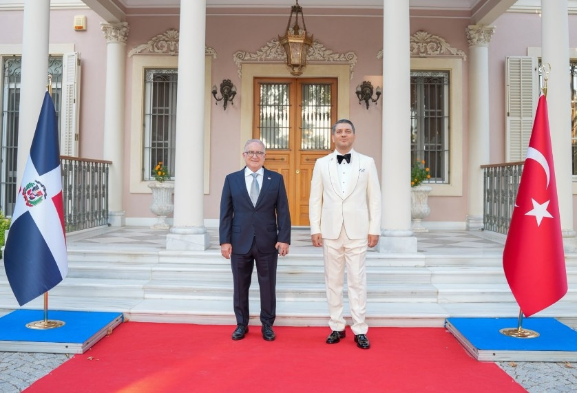 İzmir'de Dominik Cumhuriyeti'nin Fahri Konsolosluğu açıldı