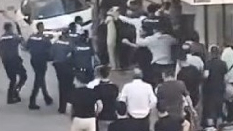 Sultangazi’de düğün öncesi gelin almada kavga: Polis biber gazıyla müdahale etti