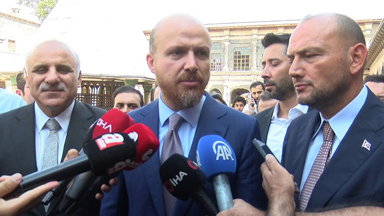 Bilal Erdoğan: Herkesin elini, taşın altına koyması lazım
