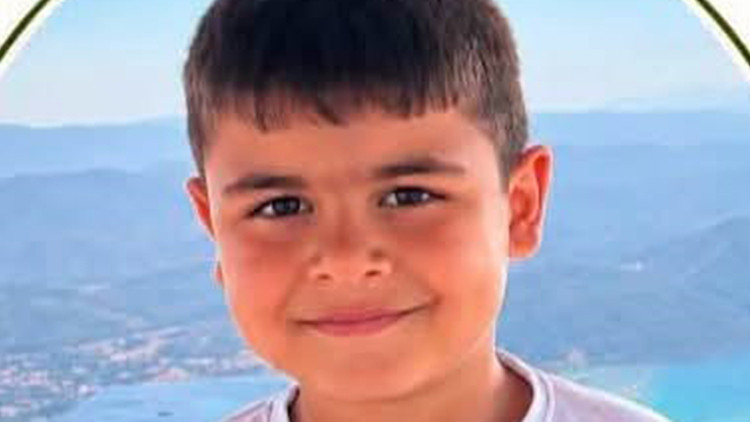 Mardin'den İstanbul'a sevk edilmişti: Boğazına oyuncak kaçan minik Mehmet 20 gün dayanabildi