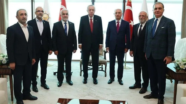 Cumhurbaşkanı Erdoğan, HÜDA PAR Genel Başkanı Yapıcıoğlu'nu kabul etti