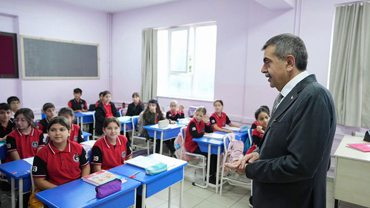 Bakan Tekin: Derslik ve öğretmen başına düşen öğrenci sayılarını OECD ortalamalarının üzerine çıkardık