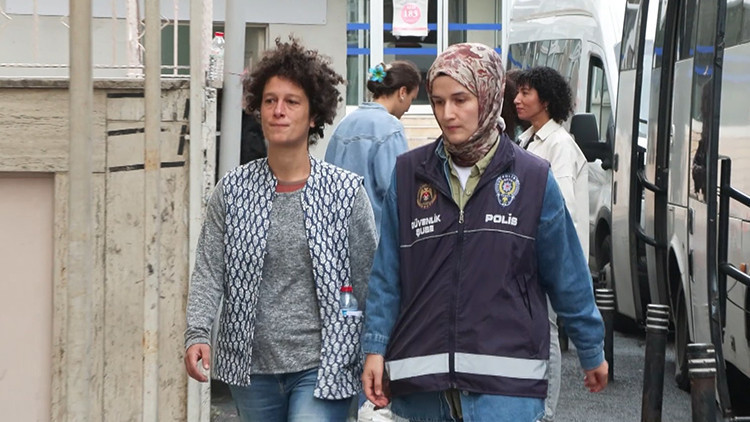 'Ailem güvende' operasyonları: 22 protestocu sağlık kontrolüne getirildi