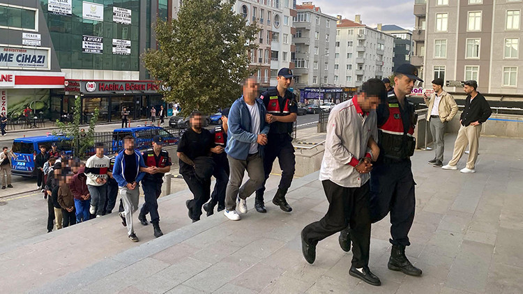 2,3 milyar liralık yasa dışı bahis vurgununa jandarma darbesi: 14 şüpheli adliyede