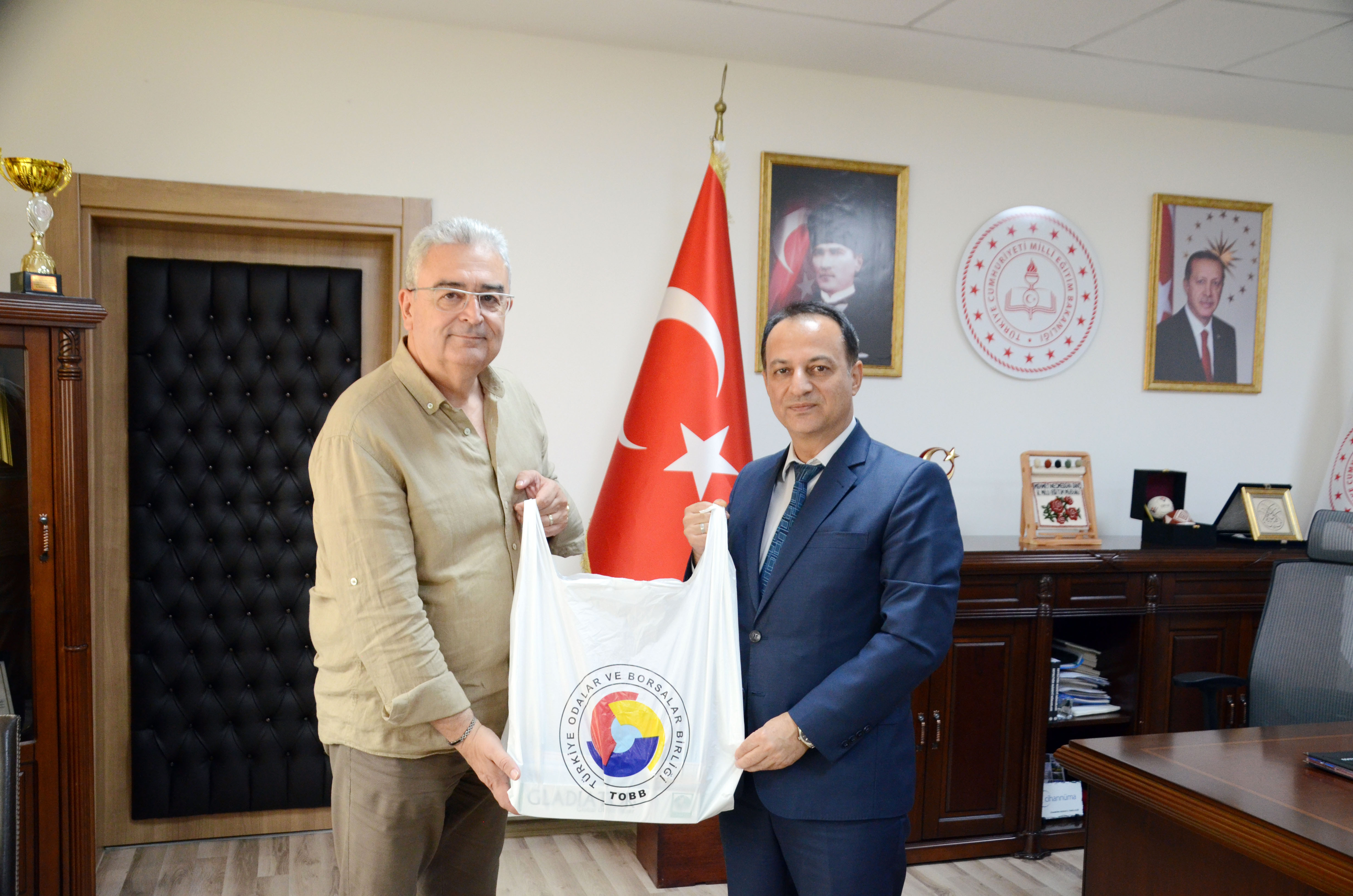 Burdur Haberleri - Öğrencilere kırtasiye desteği - Yerel Haberler