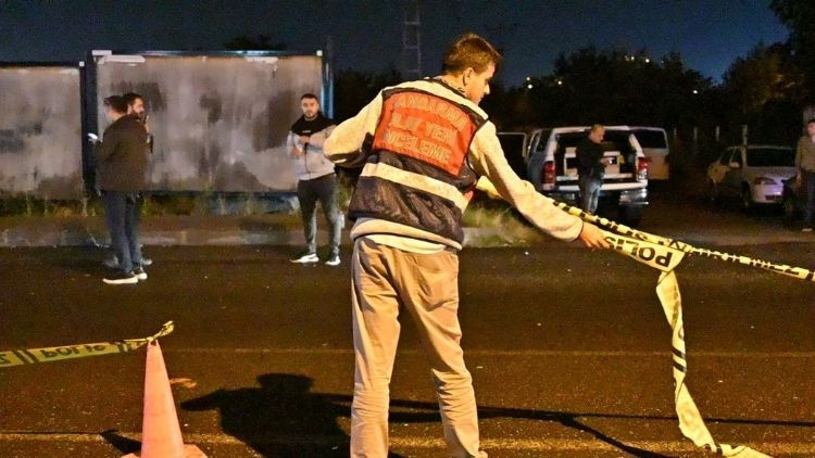 Kaza yerinde inceleme yaparken otomobil çarptı, polis memuru şehit oldu