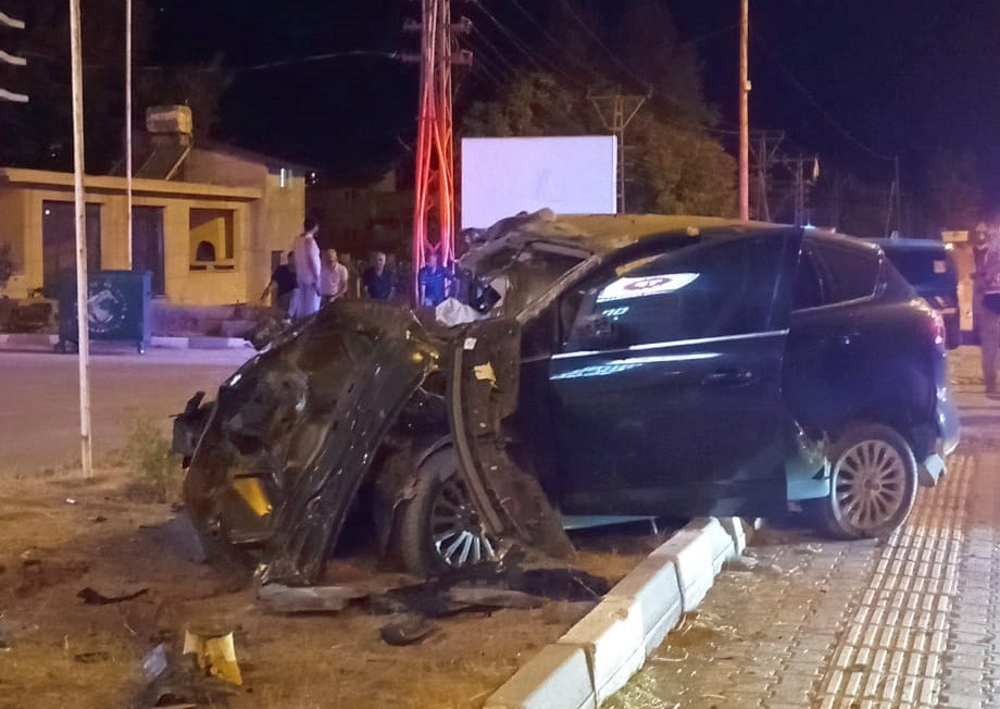 Islahiye Haberleri - Gaziantep’te otomobil kaldırıma çarptı;1 yaralı - Gaziantep Haberleri