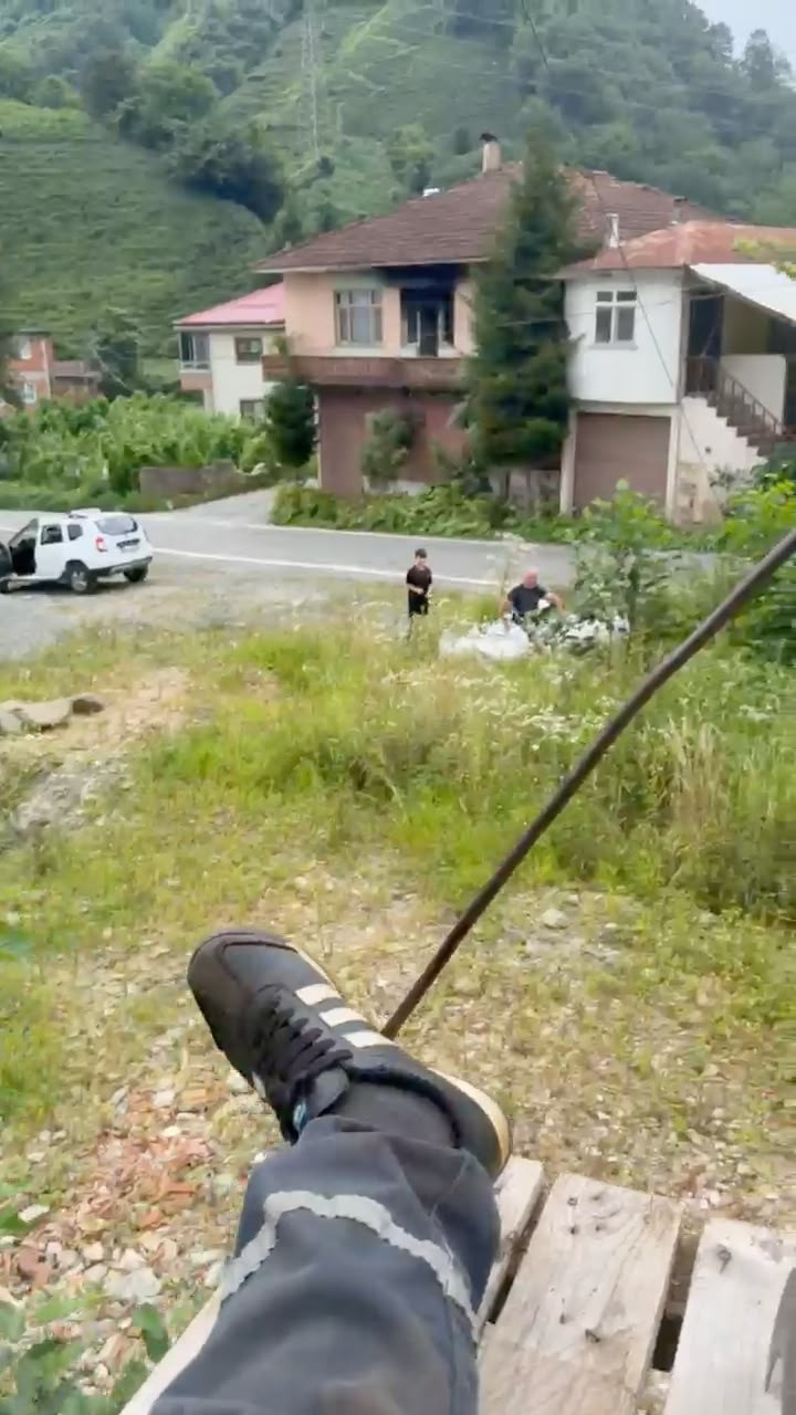 Çayeli Haberleri - İlkel teleferikle tehlikeli yolculuk kamerada - Rize Haberleri