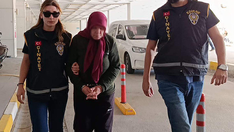 Telefonunu kapatınca polis peşine düştü: 66 yaşındaki kadın Yunanistan sınırında yakalandı