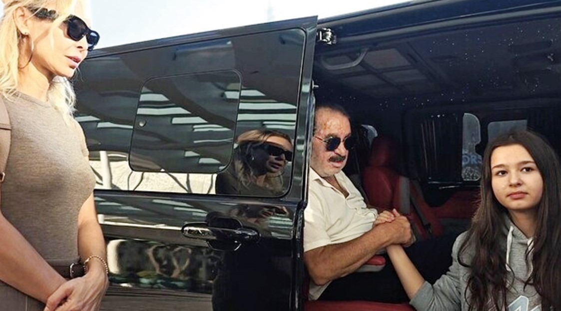 Elif Ada liseli oldu... Babası yalnız bırakmadı Elif Ada liseli oldu... Babası yalnız bırakmadı