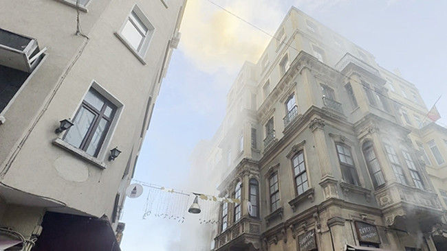 Beyoğlu’nda iş yeri yangını söndürüldü