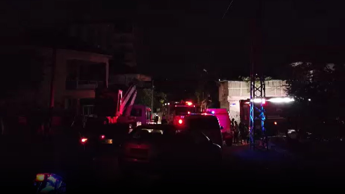Kayseri'de 2 katlı evin çatısında yangın